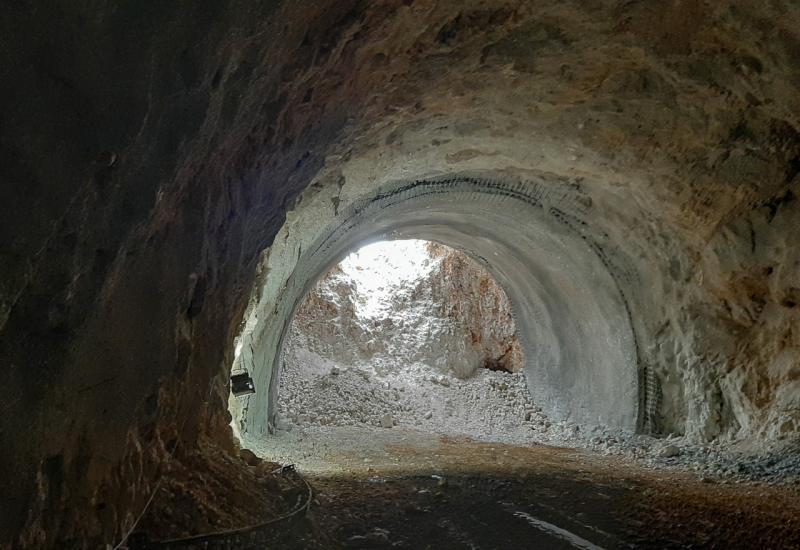 Probijena i lijeva cijev tunela Počitelj - Četiri mjeseca prije roka: Probijena i lijeva cijev tunela Počitelj